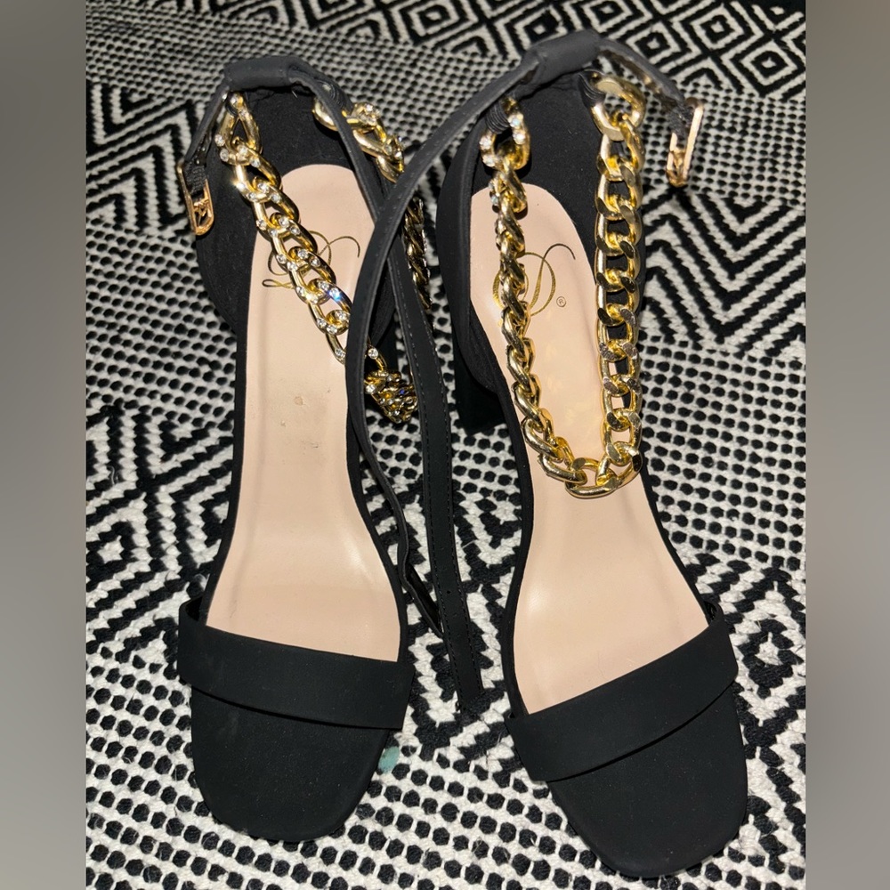 Black chunky heel with gold chain size 6 1/2